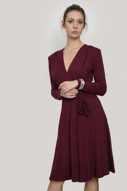 红衣图案优雅美人