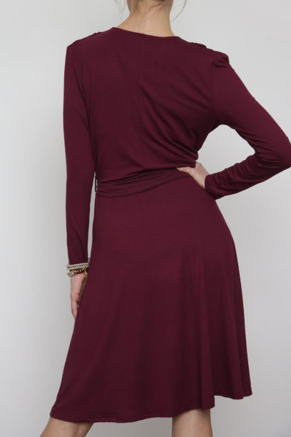 红衣图案优雅美人