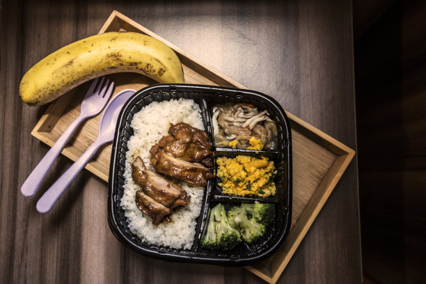 荤素搭配的美味盒饭