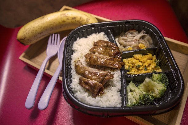 荤素搭配的美味盒饭