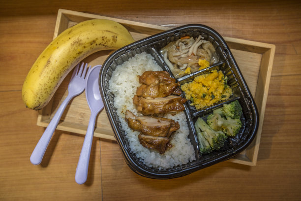 荤素搭配的美味盒饭