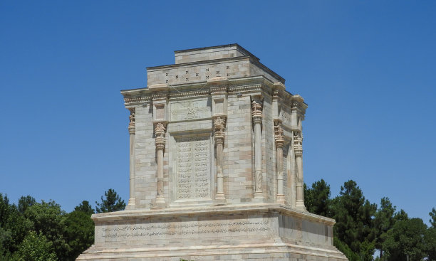 statue