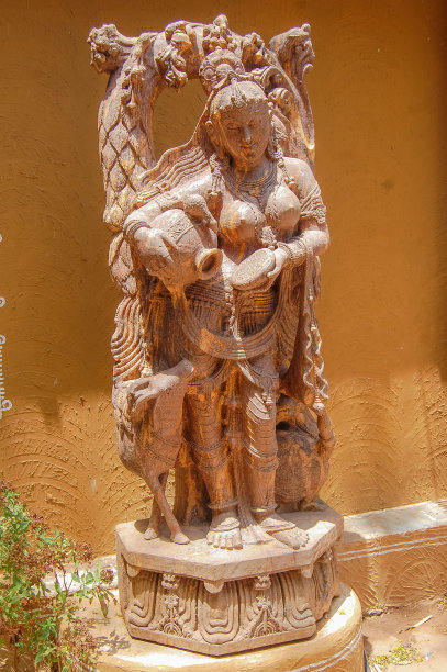 statue