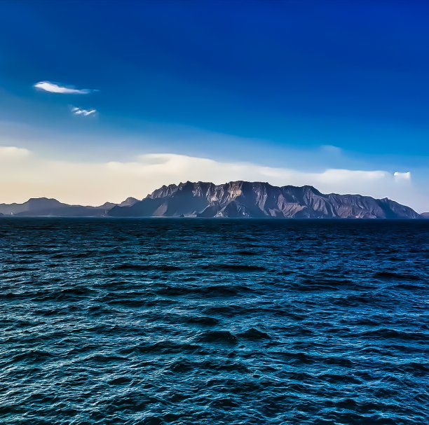 亚丁湾