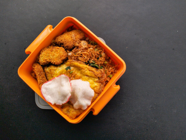 荤素搭配的美味盒饭