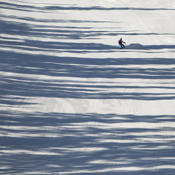 户外滑雪场滑雪道正面