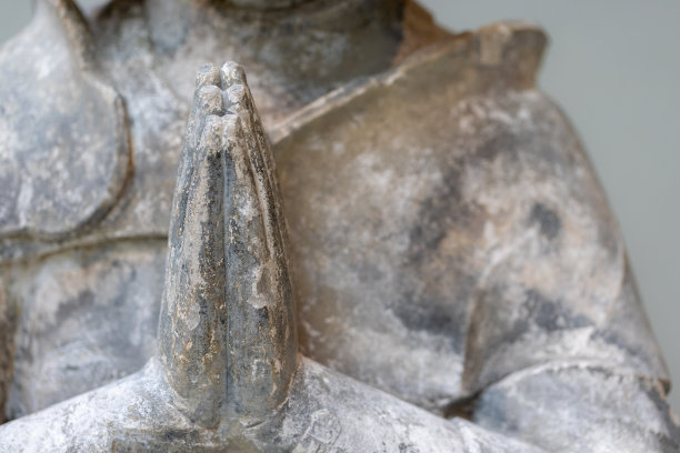 statue
