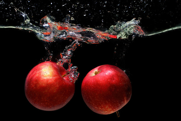 苹果入水