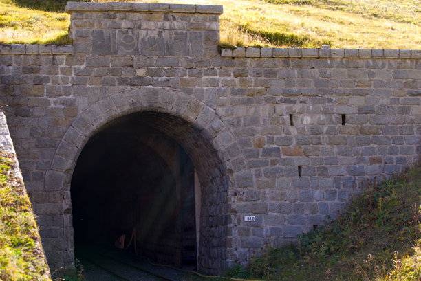 1925
