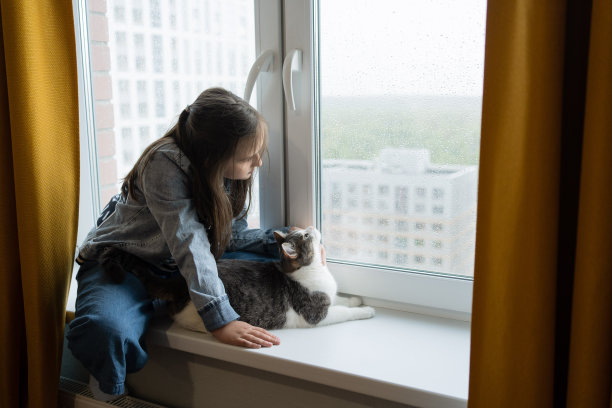 可爱猫咪小女孩