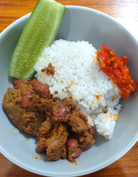 小米饭焖牛肉干
