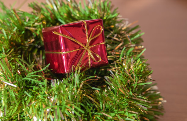 复古装饰品,红色和金色颜色