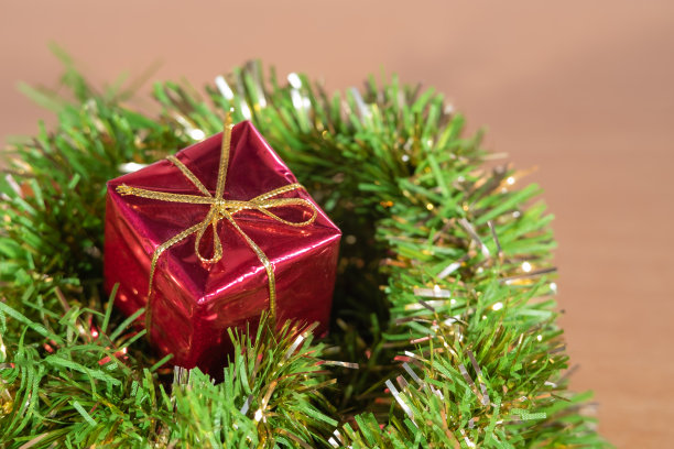 复古装饰品,红色和金色颜色