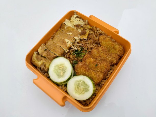 荤素搭配的美味盒饭