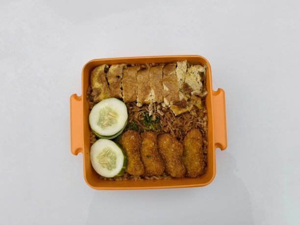 荤素搭配的美味盒饭