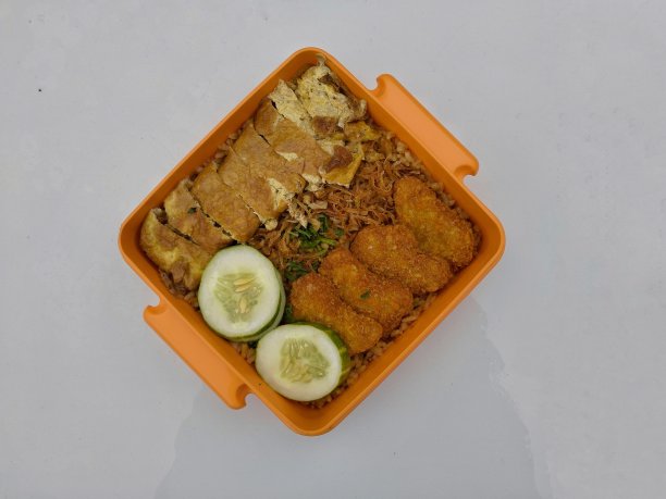 荤素搭配的美味盒饭