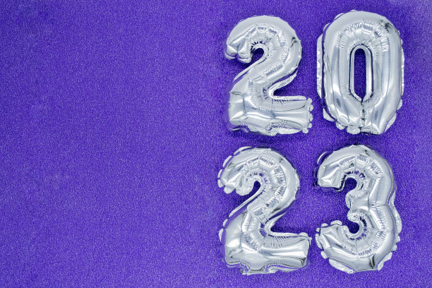 紫色新年背景板设计