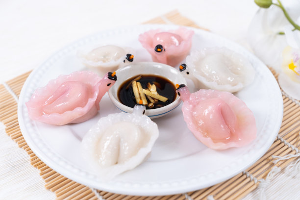 粉色虾饺