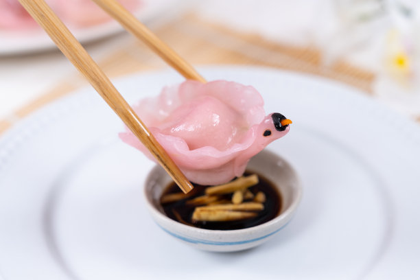 粉色虾饺
