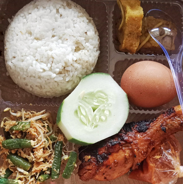 荤素搭配的美味盒饭