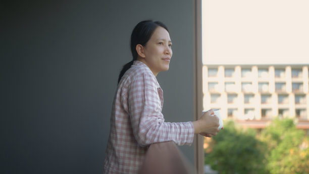 仅一个中年女人