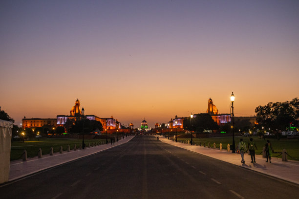 政府大门夜景