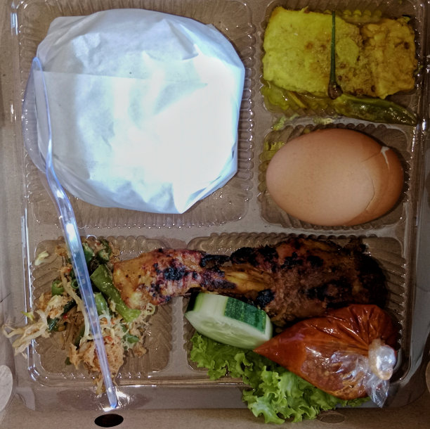 荤素搭配的美味盒饭