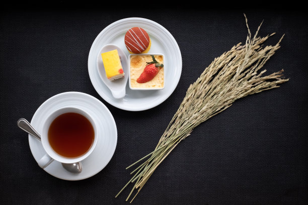 优雅精致餐具餐盘