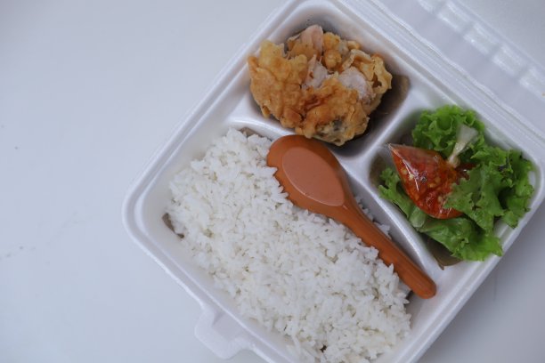 荤素搭配的美味盒饭