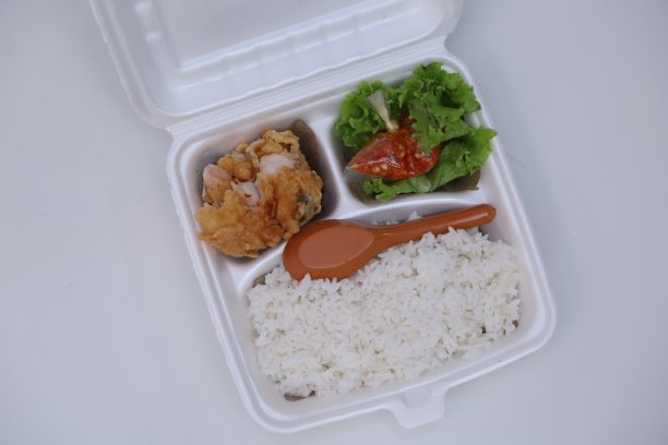 荤素搭配的美味盒饭