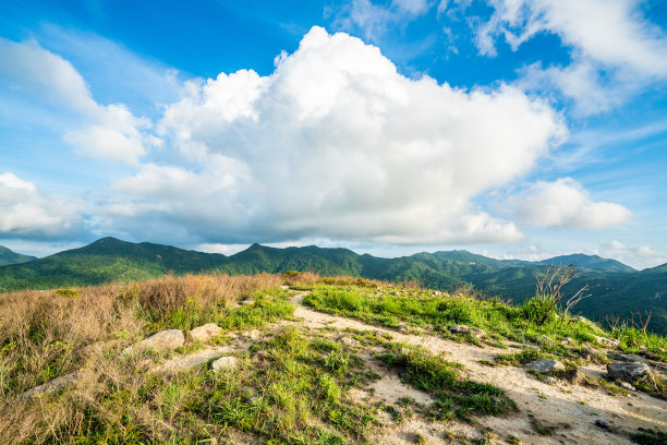 峡谷风光峭壁绿植蓝天