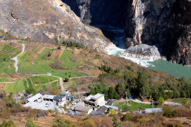 虎跳峡风光壁纸