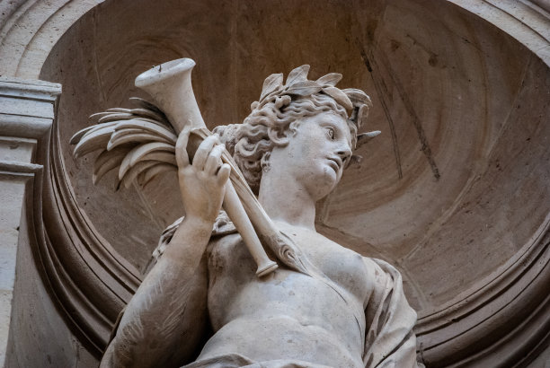 statue