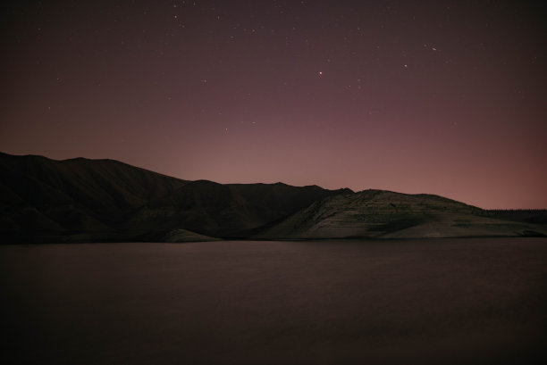 水库湖泊星空