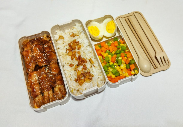 荤素搭配的美味盒饭