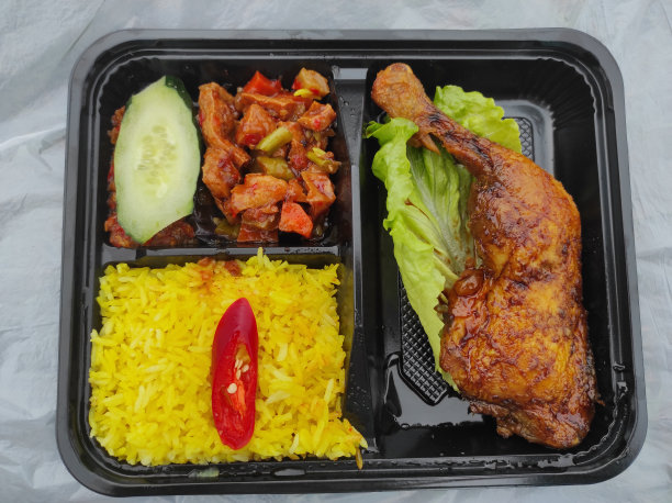 荤素搭配的美味盒饭