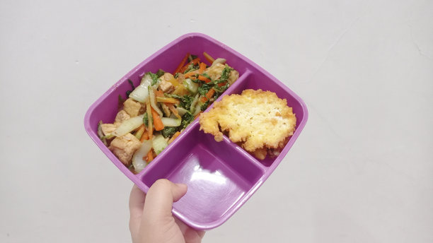 荤素搭配的美味盒饭