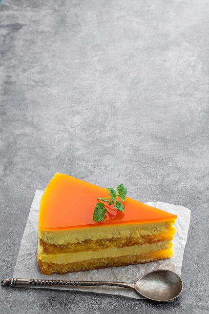 芒果蛋糕切块
