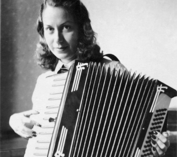 1933