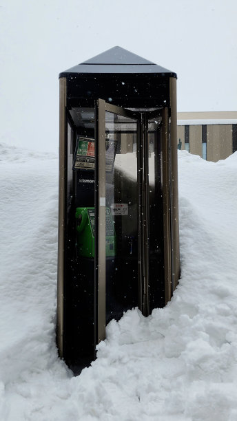 雪景电话亭