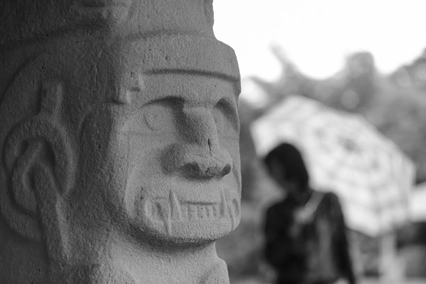 南美印第安人雕像