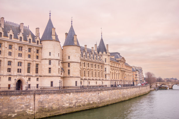 louvre