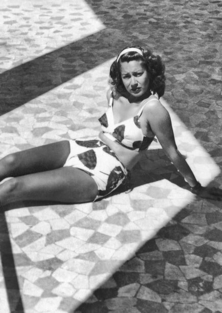 1946