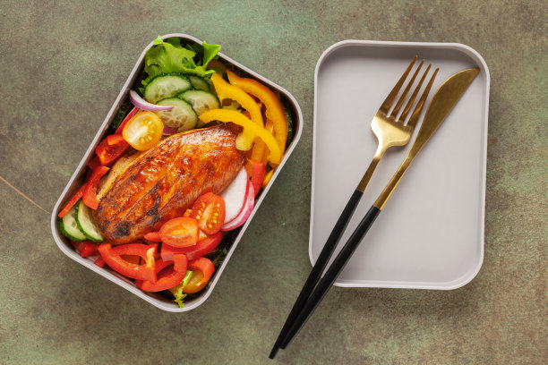 荤素搭配的美味盒饭