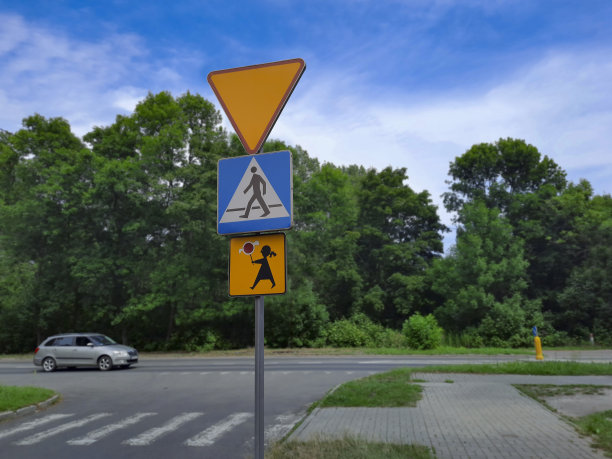 学校道路标识牌