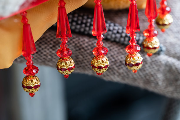 复古装饰品,红色和金色颜色