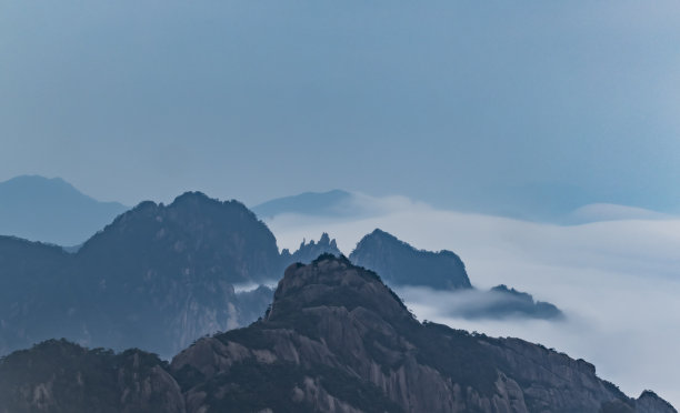黄山山区早晨的云雾