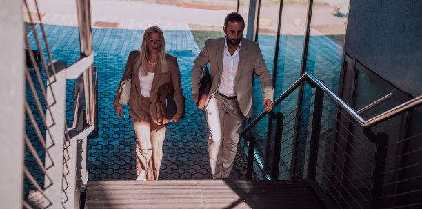 励志诚信创新高效专业