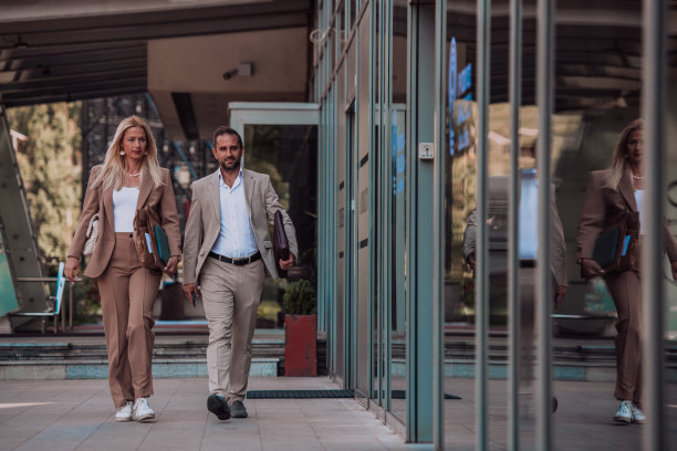 励志诚信创新高效专业