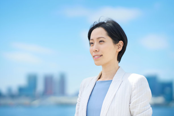 仅一个中年女人